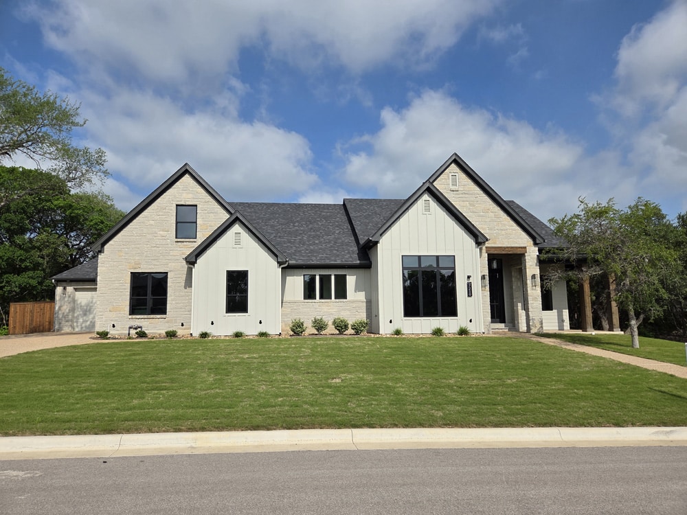 Custom home built using trusses from Longhorn Truss